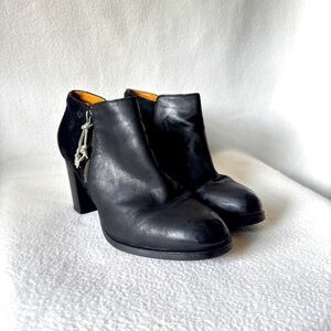 Sperry Size 9 Women's Leather Black Zippered Ankle Boots